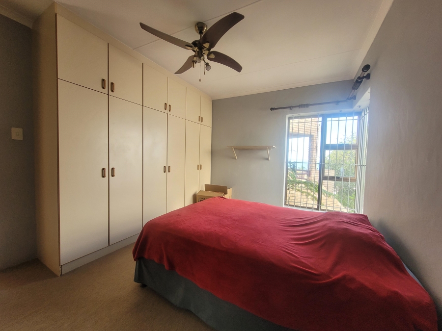 To Let 4 Bedroom Property for Rent in Wavecrest Eastern Cape